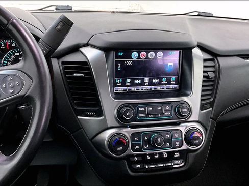 Used 2018 Chevrolet Suburban LS image 9
