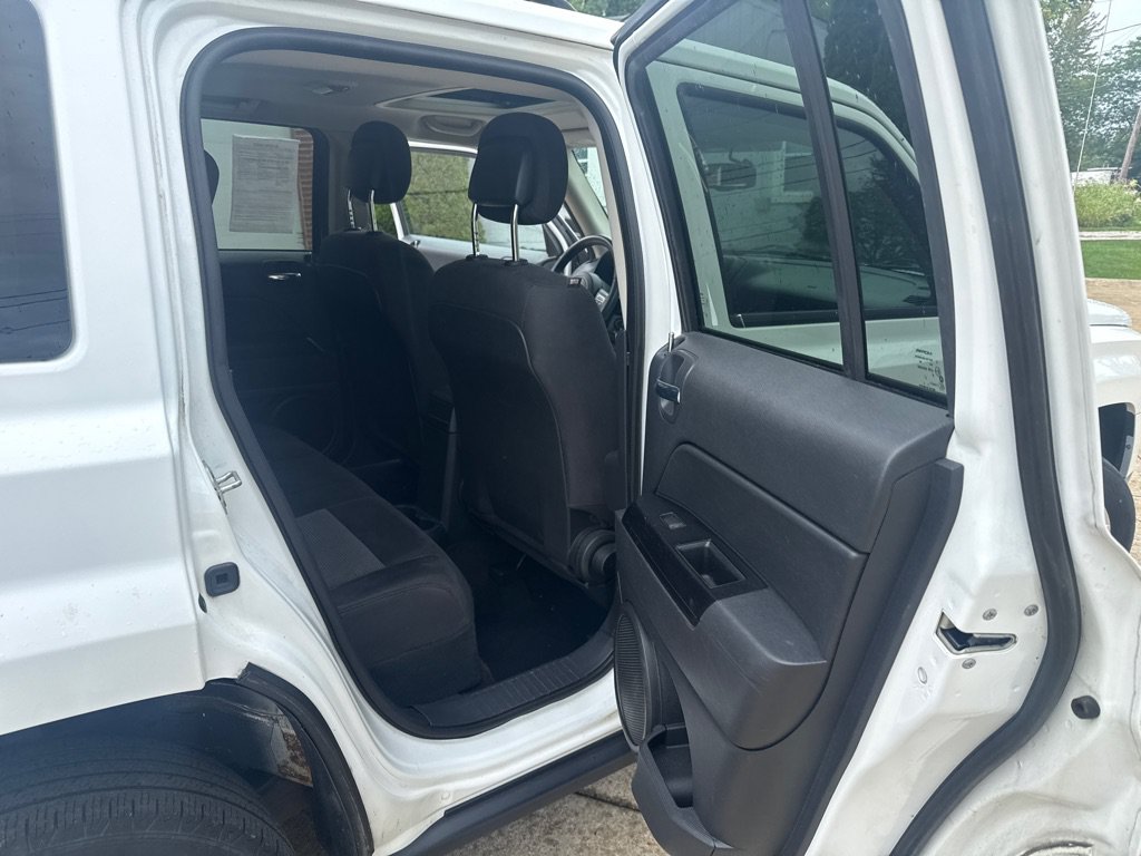 Used 2015 Jeep Patriot Latitude w/ Sun/Sound Group AWD/4WD image 13