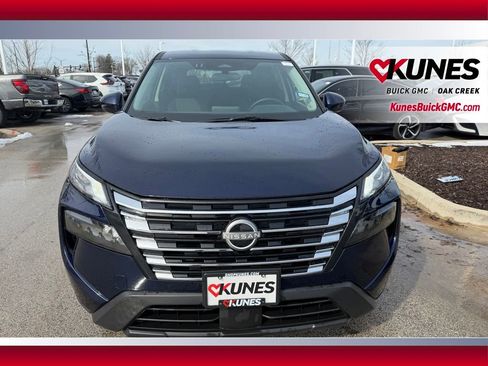 Used 2025 Nissan Rogue SV image 3