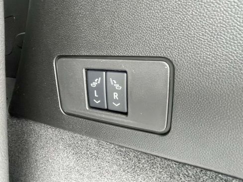 New 2025 Cadillac XT6 Luxury image 11