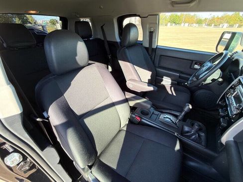 Used 2014 Toyota FJ Cruiser 4WD w/ Convenience Package image 16