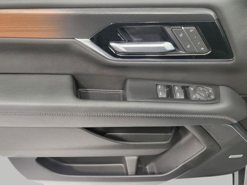 Certified 2025 GMC Yukon XL Denali image 27