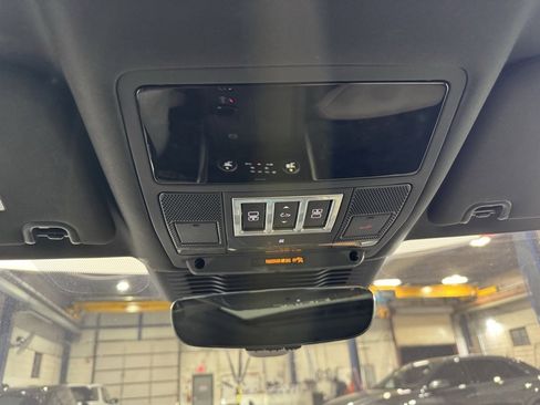 Used 2021 Land Rover Discovery S R-Dynamic image 26