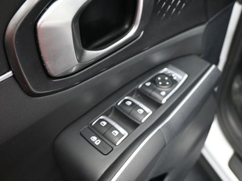Used 2023 Kia Sorento LX image 27