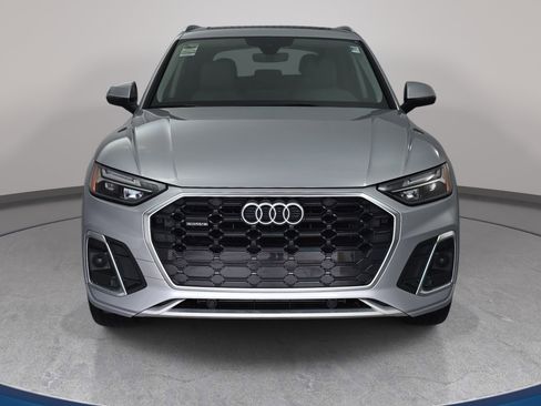 Used 2022 Audi Q5 2.0T Premium w/ Convenience Package AWD/4WD image 2