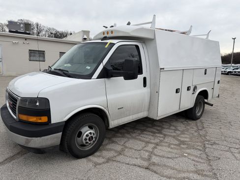Used 2021 GMC Savana 3500 w/ Power Convenience Package image 3
