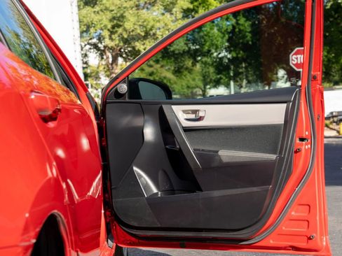 Used 2019 Toyota Corolla L image 19