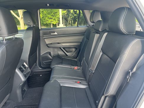 Used 2023 Volkswagen Atlas Cross Sport SE w/ Panoramic Sunroof Package FWD image 29