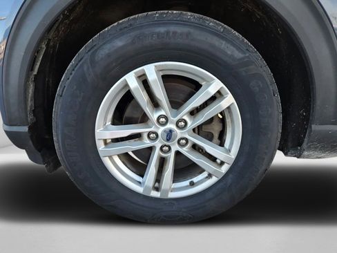 Used 2021 Ford Explorer XLT image 29