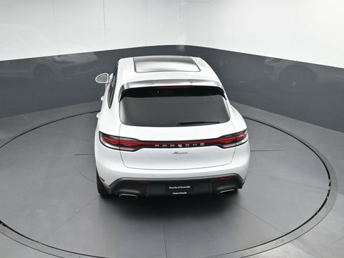 Certified 2025 Porsche Macan image 37