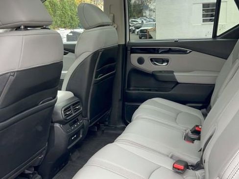 Used 2023 Honda Pilot Touring image 41