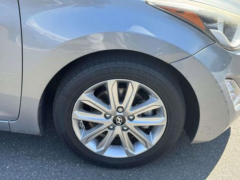 Used 2015 Hyundai Elantra SE w/ Option Group 02 FWD image 8