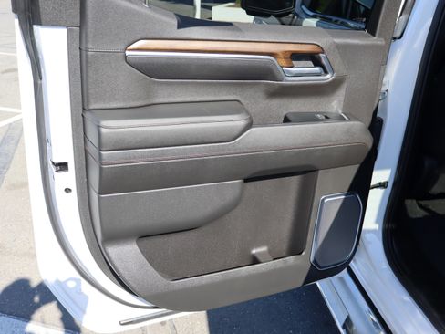 Used 2024 Chevrolet Silverado 1500 High Country w/ High Country Premium Package AWD/4WD image 34