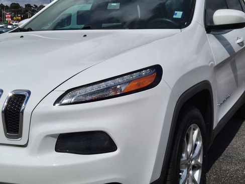 Used 2018 Jeep Cherokee Latitude image 10