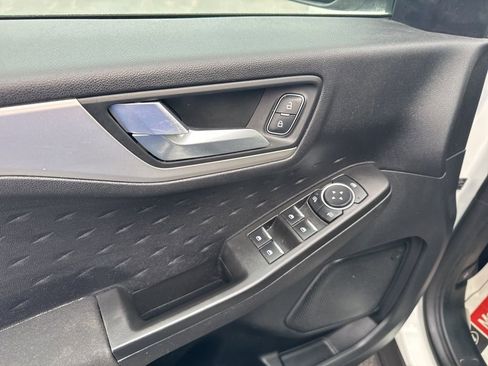 Used 2020 Ford Escape SE image 15