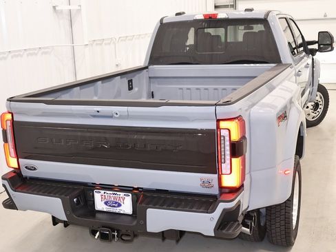 New 2026 Ford F450 Platinum w/ FX4 Off-Road Package image 39