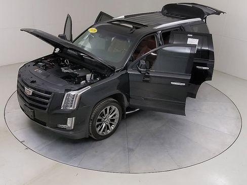 Used 2019 Cadillac Escalade Premium Luxury w/ Escalade Sport Edition AWD/4WD image 59