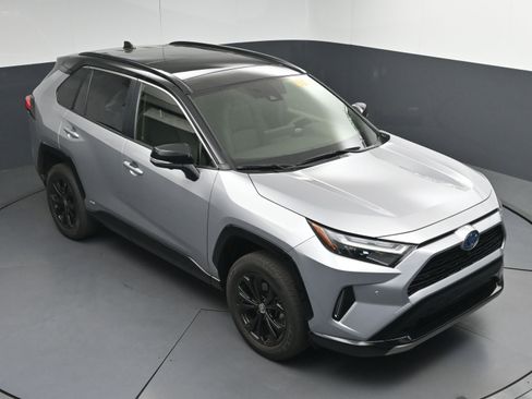 Used 2024 Toyota RAV4 XSE AWD/4WD image 32