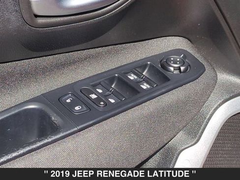 Used 2019 Jeep Renegade Latitude w/ Popular Equipment Group AWD/4WD image 12