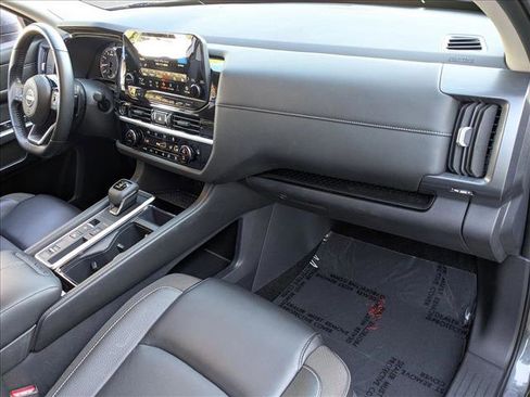 Used 2024 Nissan Pathfinder SL w/ SL Premium Package image 24