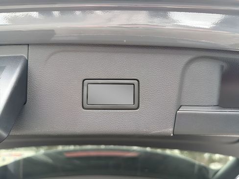 Used 2024 Volkswagen Atlas Peak Edition SE image 27