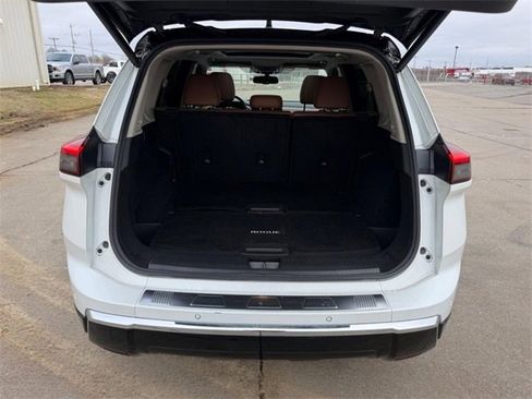 Used 2024 Nissan Rogue Platinum w/ Platinum Premium Package image 5