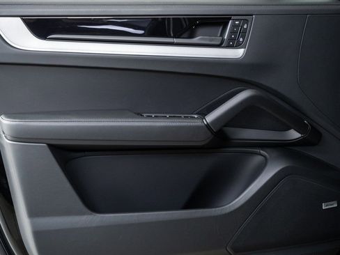 New 2026 Porsche Cayenne Base image 6