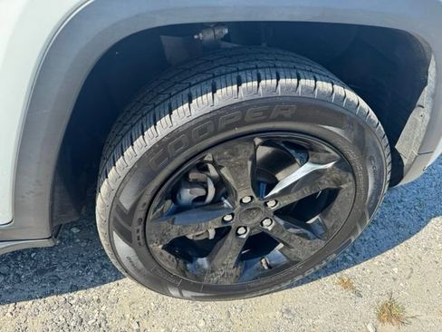 Used 2022 Jeep Grand Cherokee L Laredo AWD/4WD image 12