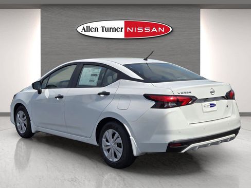Used 2025 Nissan Versa S w/ Trunk Package FWD image 9
