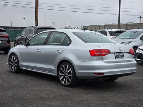 Used 2015 Volkswagen Jetta S image 3