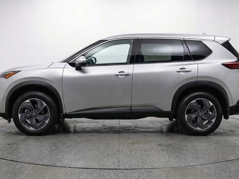 Used 2025 Nissan Rogue SV image 5