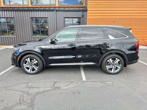 Used 2022 Kia Sorento SX Prestige w/ Panoramic Sunroof Package image 2