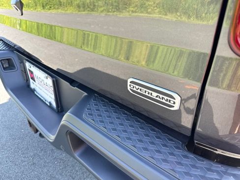 Used 2020 Jeep Gladiator Overland AWD/4WD image 18