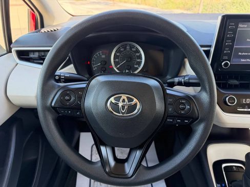 Used 2020 Toyota Corolla LE FWD image 22