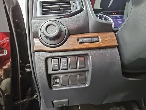 Used 2020 Nissan Titan Platinum Reserve w/ Moonroof Package image 28