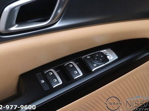 Used 2024 Kia Carnival LX image 11