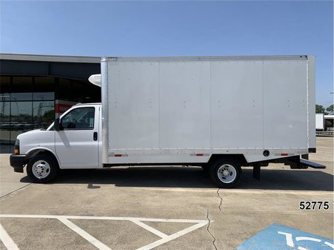 Used 2024 Chevrolet Express 3500 w/ Power Convenience Package RWD image 4