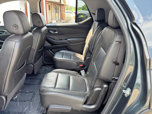 Used 2020 Chevrolet Traverse RS image 44