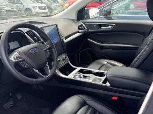 Certified 2023 Ford Edge SEL w/ Convenience Package AWD/4WD image 3