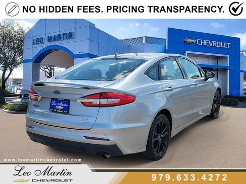 Used 2020 Ford Fusion SE w/ Equipment Group 151A FWD image 3