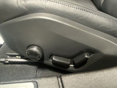 Used 2025 Volvo S60 B5 Core image 12