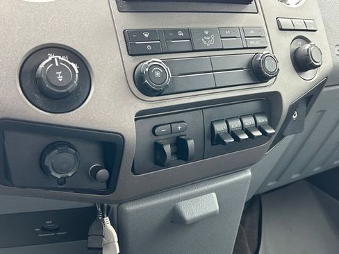 Used 2012 Ford F250 XLT w/ Camper Pkg image 29