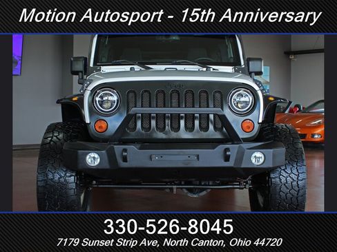 Used 2013 Jeep Wrangler Unlimited Rubicon w/ Connectivity Group AWD/4WD image 3