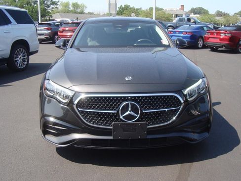 Used 2024 Mercedes-Benz E 350 4MATIC Sedan image 3