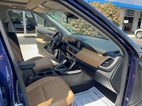 Used 2024 Kia Seltos EX image 17