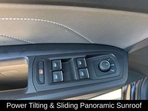 Used 2023 Volkswagen Atlas SE w/ Panoramic Sunroof Package FWD image 10