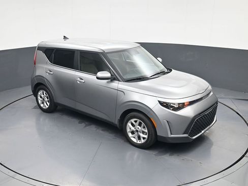 Used 2025 Kia Soul LX w/ LX Technology Package image 23