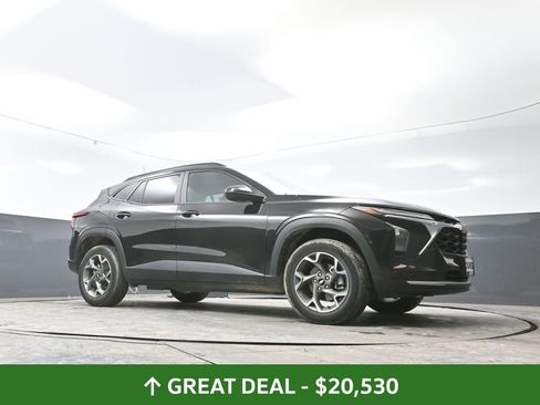 Used 2025 Chevrolet Trax LT image 51