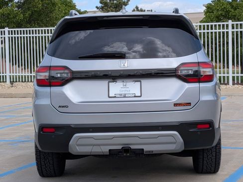 Certified 2025 Honda Pilot TrailSport image 7