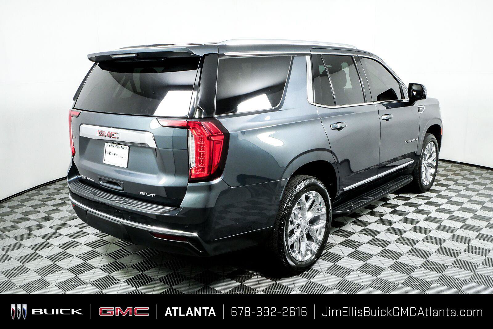 Used 2021 GMC Yukon SLT w/ SLT Premium Package RWD image 3